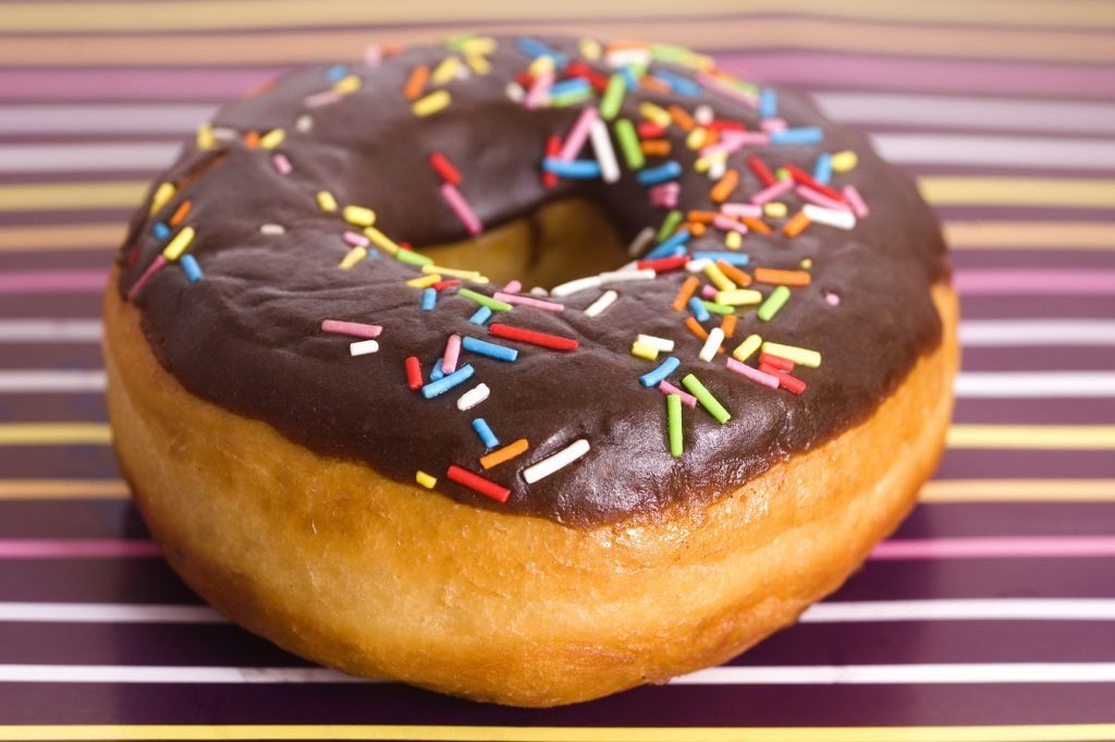 eating-a-doughnut-vs-skipping-breakfast